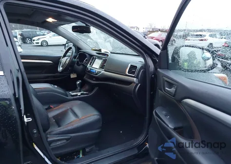 2016 Toyota Highlander Xle V6 z USA, uszkodzony, nr VIN 5TDJKRFH3GS338760